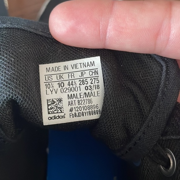 Men’s high top Adidas sneakers - Picture 5 of 5